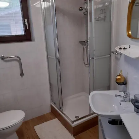 Erzen Apartament *