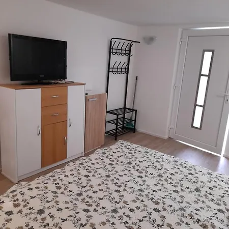 Erzen Appartamento